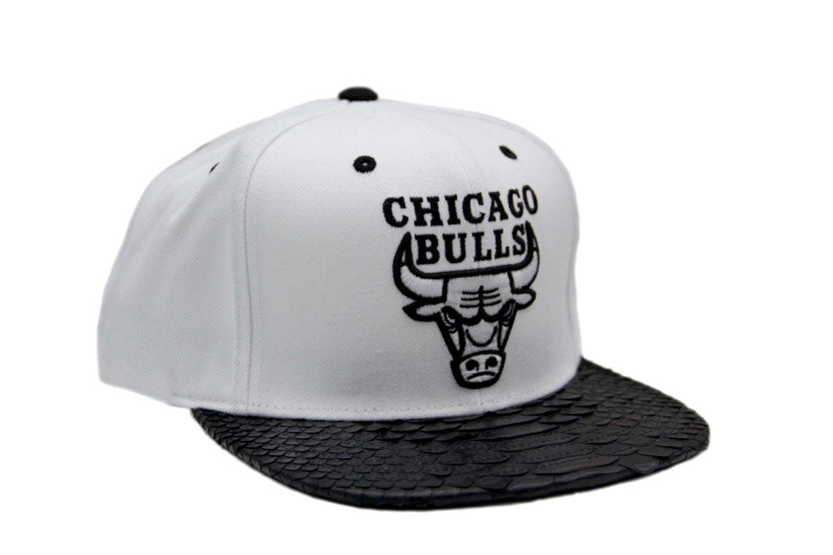 Custom Mitchell & Ness Chicago Bulls White/Black Basic Logo Strapback