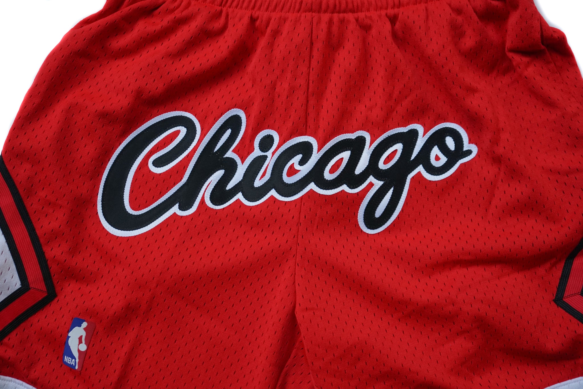 Mitchell & Ness Chicago Bulls Cursive Logo "CHICAGO" Swingman Shorts