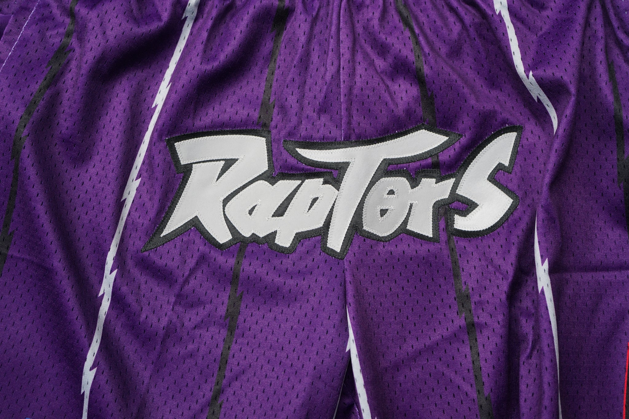Mitchell & Ness Toronto Raptors Swingman Shorts