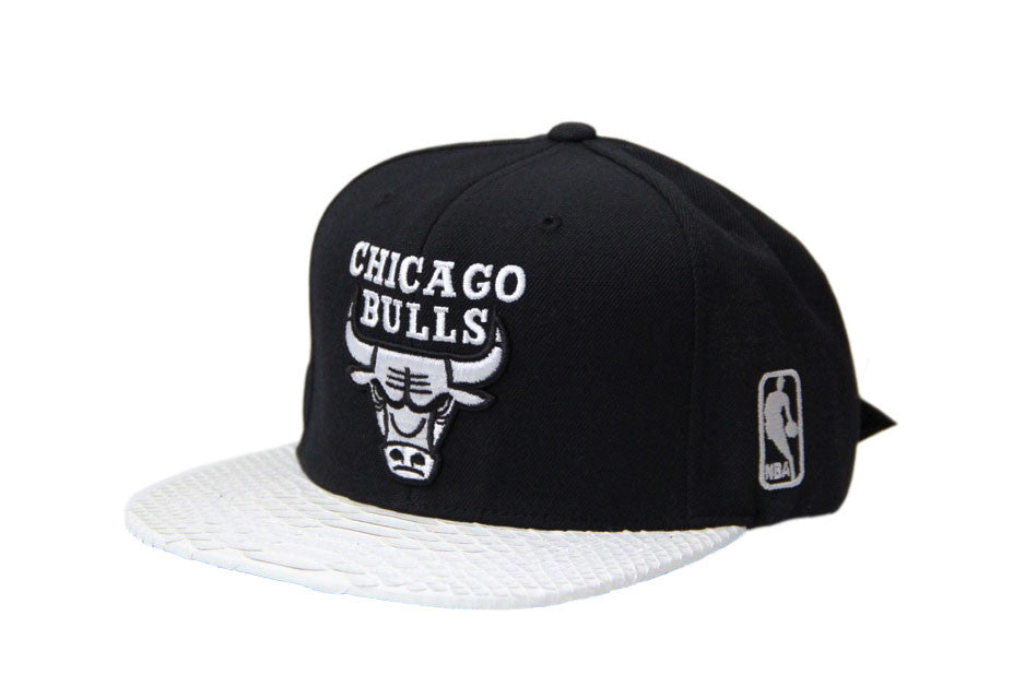 HATSURGEON x Mitchell & Ness Chicago Bulls Basic Logo White Strapback