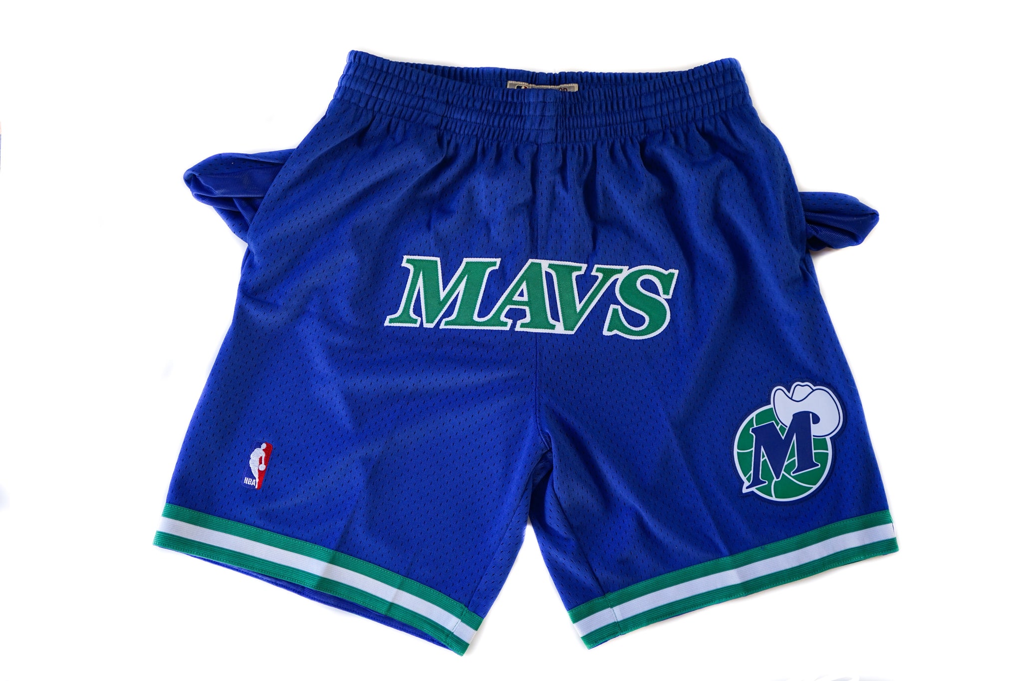 Mitchell & Ness Dallas Mavericks 1998-1999 "MAVS" Swingman Shorts